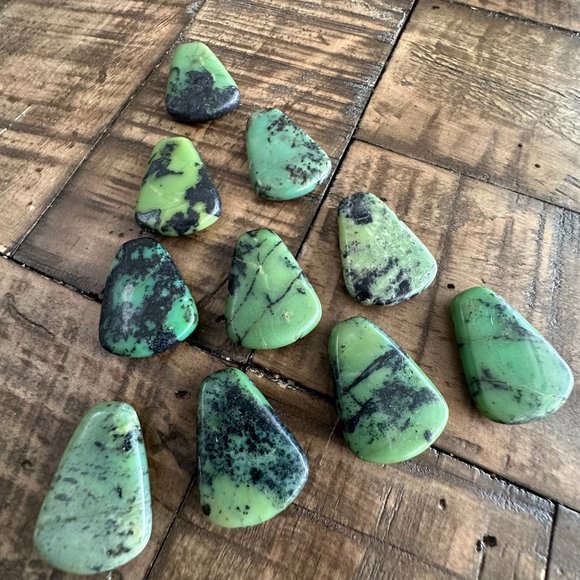 Natural Serpentine Jade Trapezoid Shape Pendant  - Pre-drilled - Perfect for jew - Picture 1 of 8